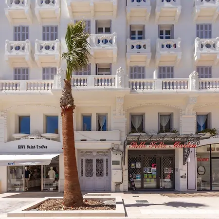 T2 -le Winter Palace, Vue Saint-Raphael (Var)